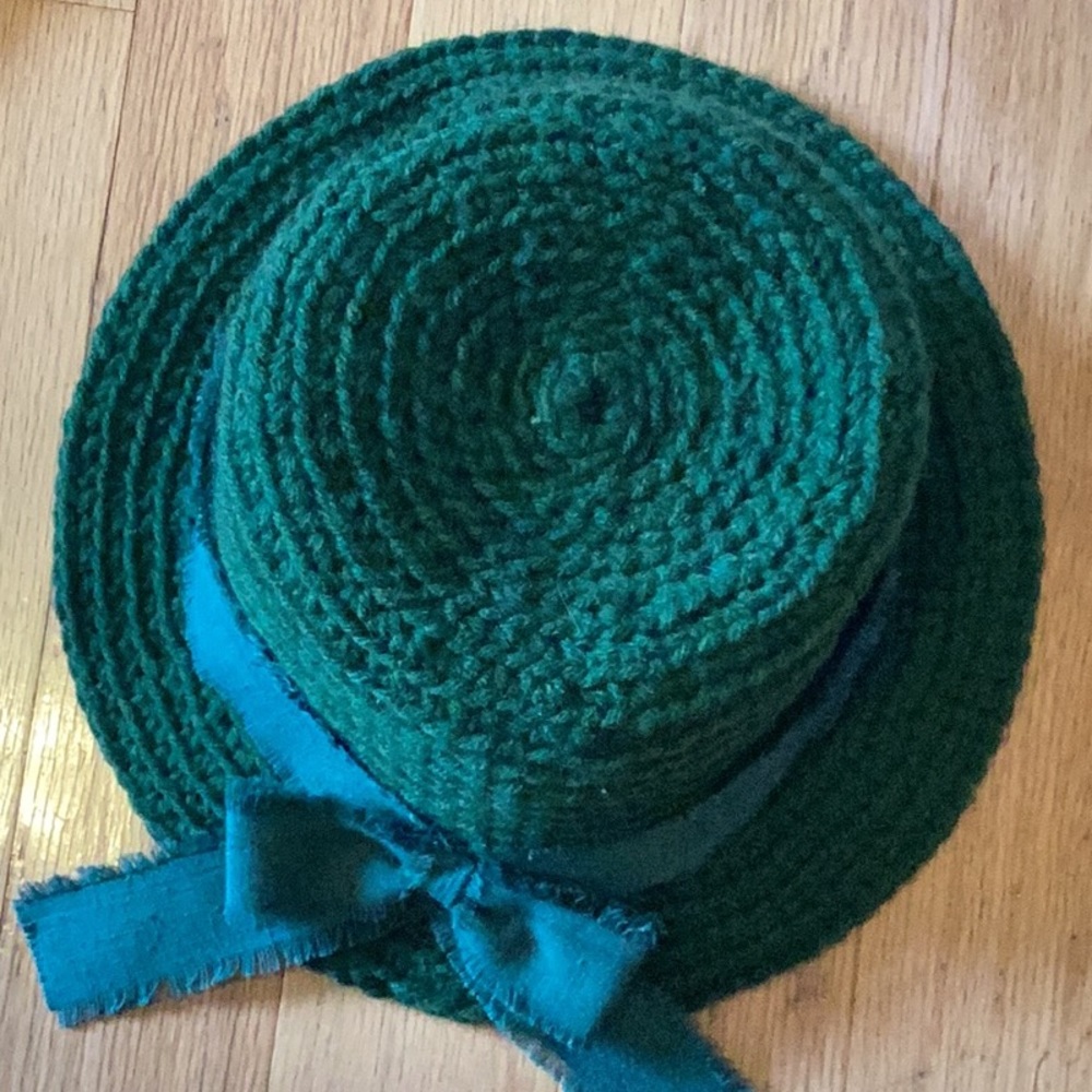 Hunter green hand crafted bucket hat with 2” brim - Picture 5 of 6